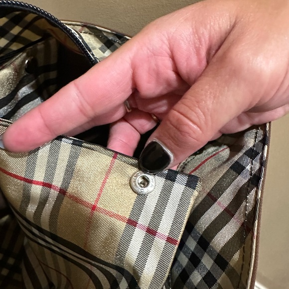 Burberry Blue Label Tote w/snap in removable Novacheck Pouch - Picture 10 of 11